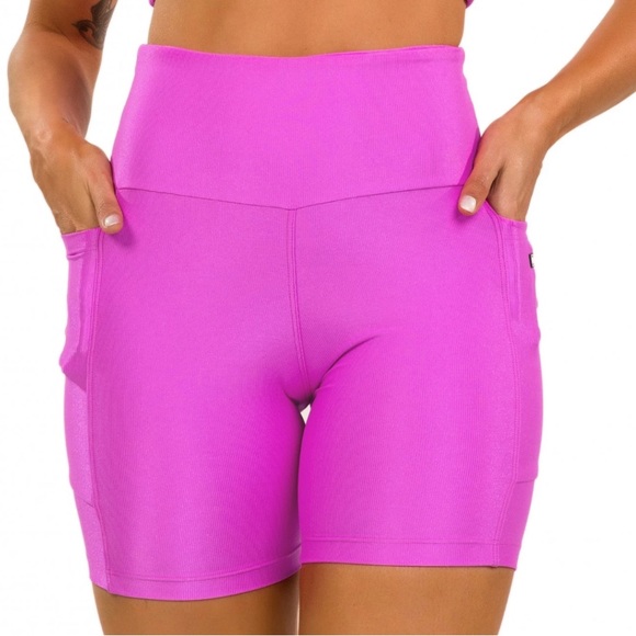 NWt* Donna Carioca Brazilian Women’s Bright Pink Biker Shorts with Pockets - Picture 1 of 4